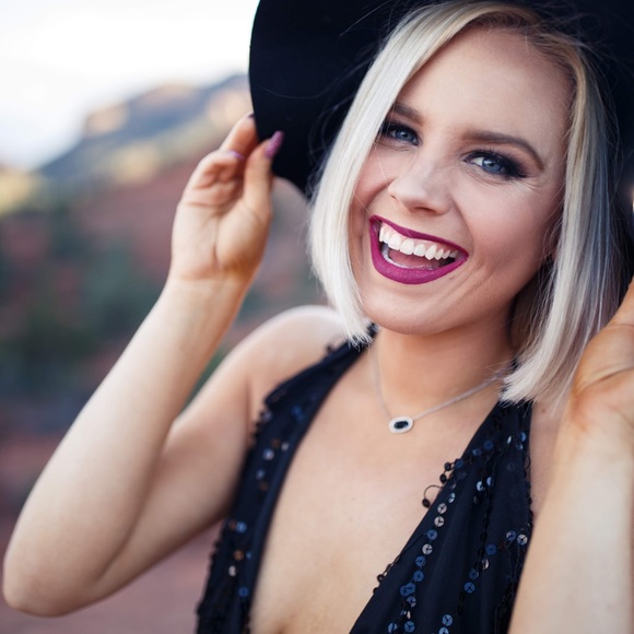 Meet Your Posher, Sabrina - Picture 1 of 1